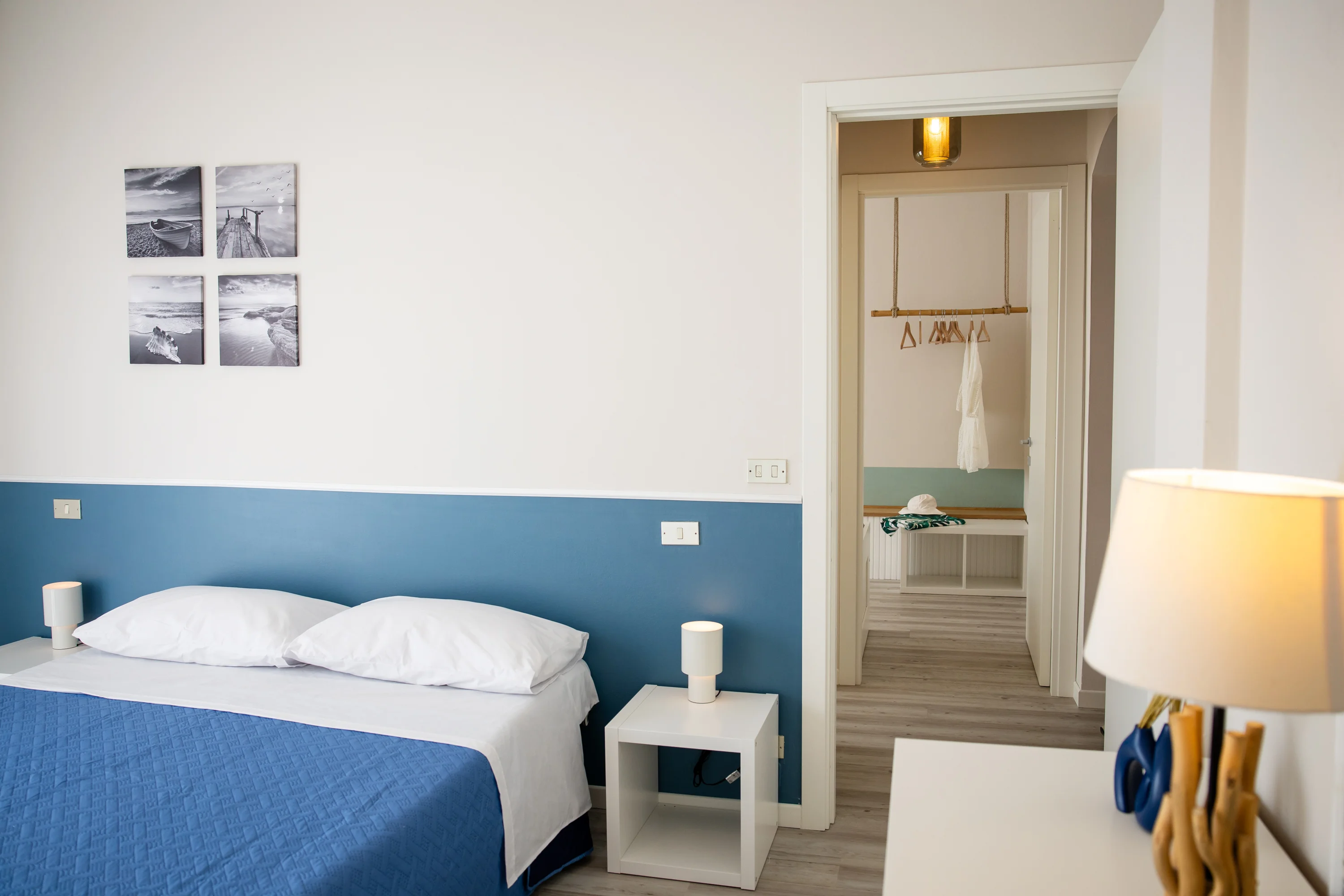 Camera da letto matrimoniale con luce naturale